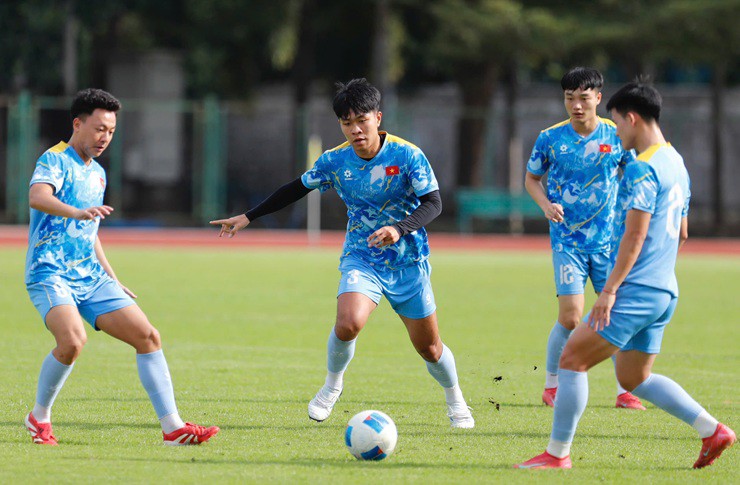 U22 Việt Nam đổi sân tập xa hơn, thầy Kim kích hoạt chế độ tập trung cao độ cho bán kết - 1