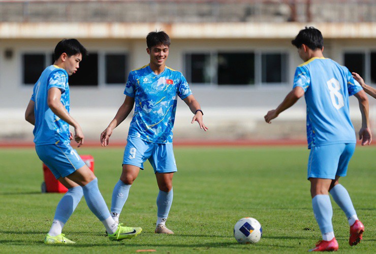U22 Việt Nam đổi sân tập xa hơn, thầy Kim kích hoạt chế độ tập trung cao độ cho bán kết - 5