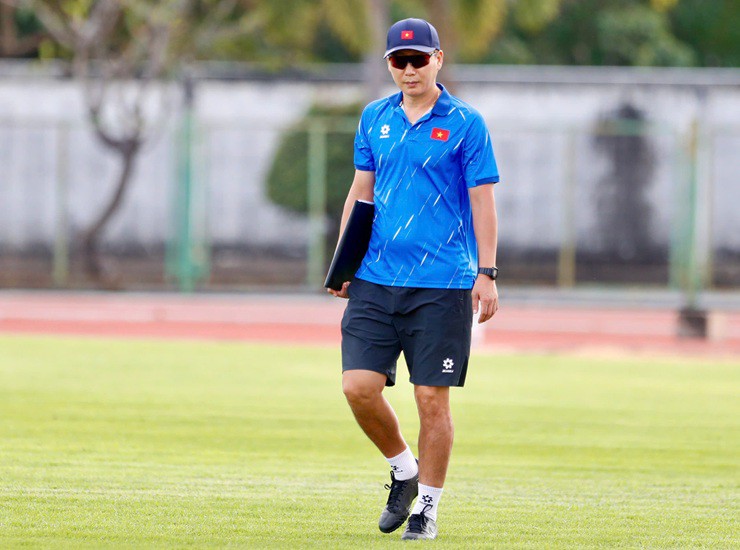 U22 Việt Nam đổi sân tập xa hơn, thầy Kim kích hoạt chế độ tập trung cao độ cho bán kết - 2