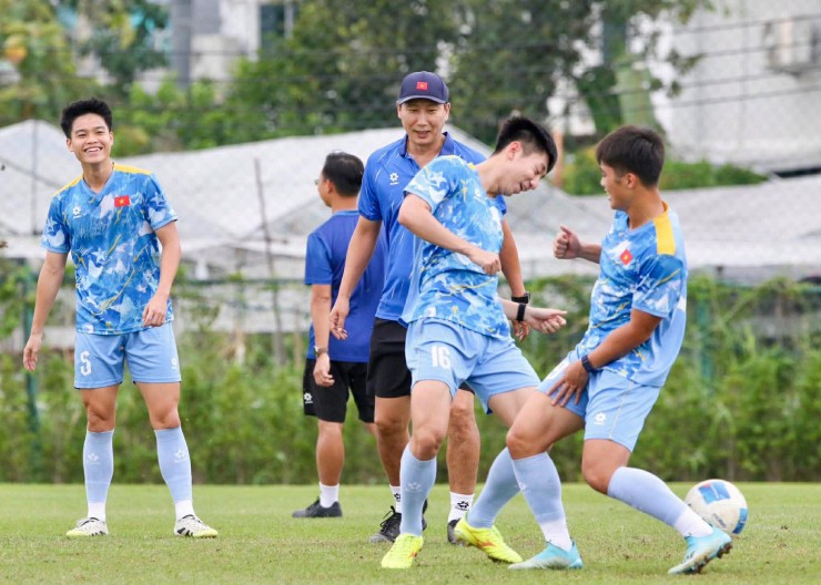 HLV Kim Sang Sik cho U22 Việt Nam tập gì trước bán kết SEA Games? - 7