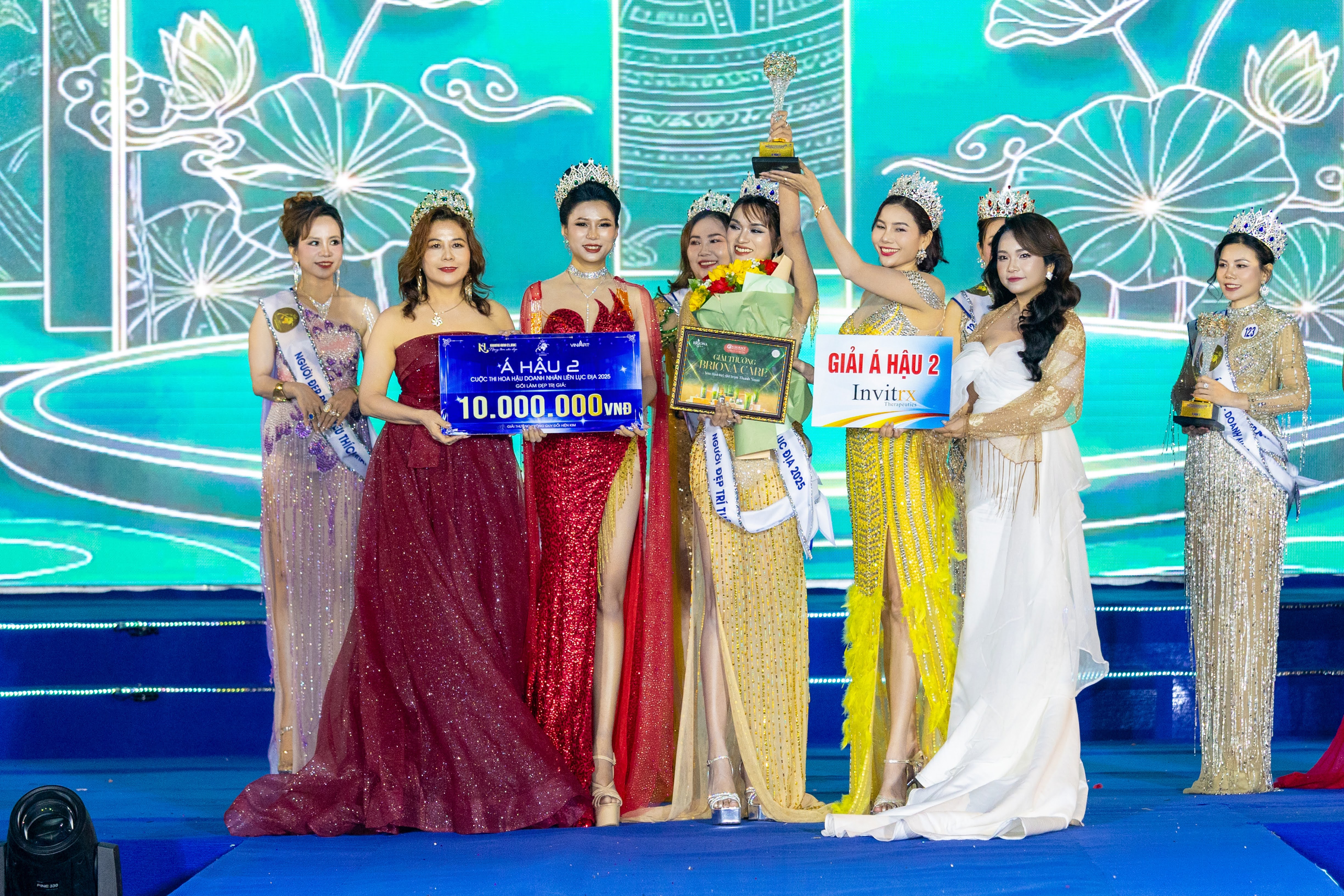 Khoảnh khắc thăng hoa: thí sinh Trần Thị Tú Uyên được vinh danh Á hậu 2 Miss Intercontinental Entrepreneur 2025 - 4