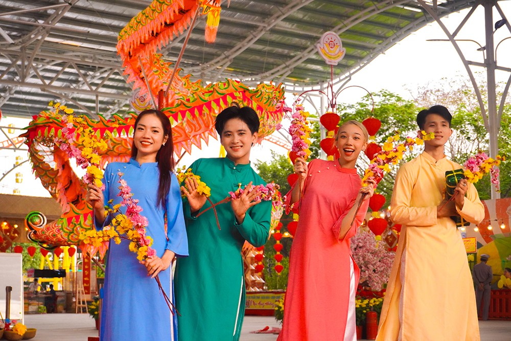 Tết Dương Lịch 2026, Suối Tiên tặng lộc vàng và iPhone 17 Pro cực chất - 5