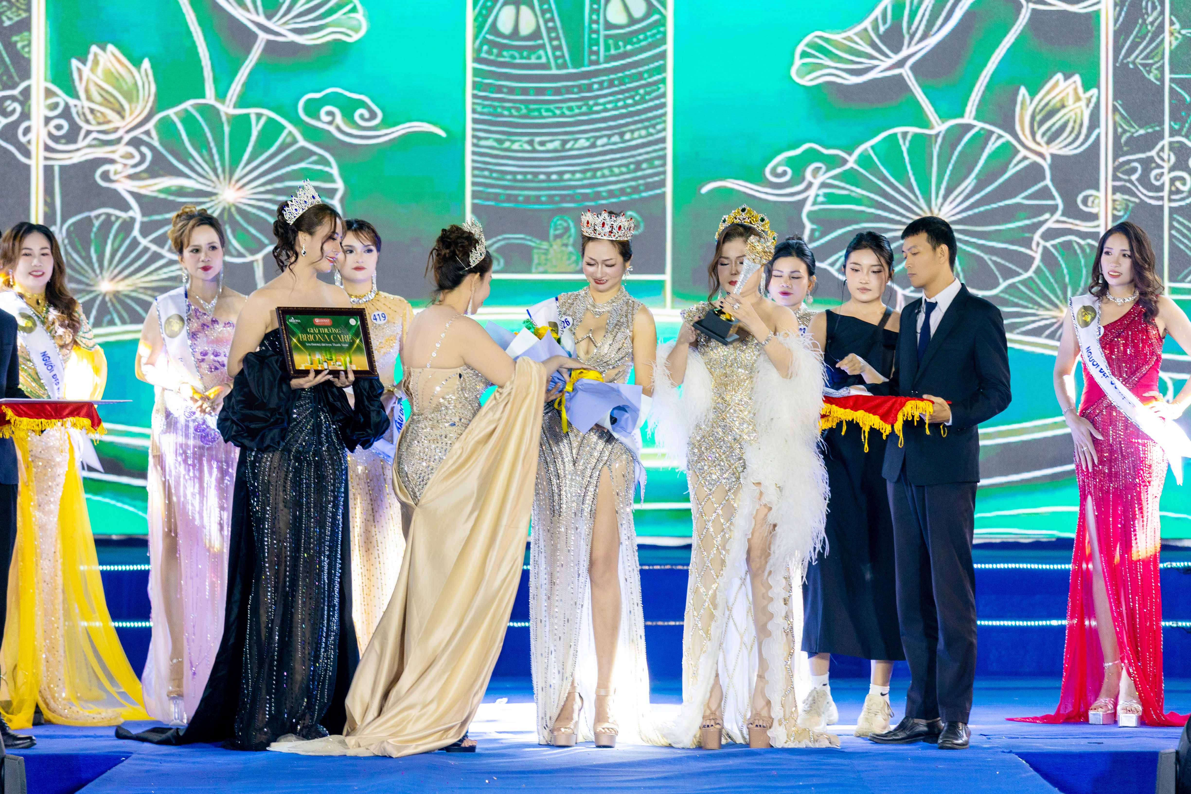 Với trí tuệ và bản lĩnh, thí sinh Trần Thị Hoài Thu chính thức đăng quang Hoa hậu Trí tuệ 2025 - 3