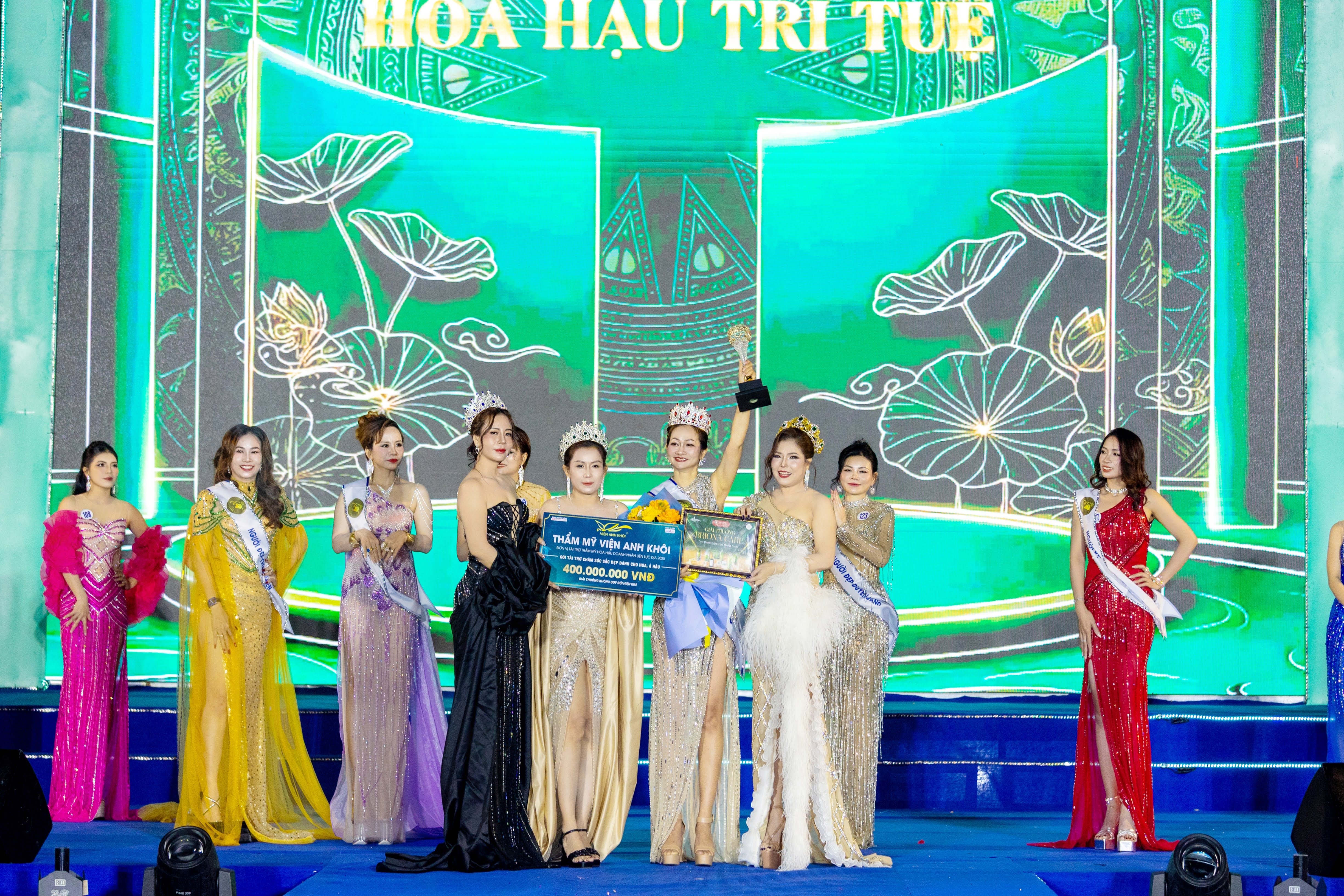 Với trí tuệ và bản lĩnh, thí sinh Trần Thị Hoài Thu chính thức đăng quang Hoa hậu Trí tuệ 2025 - 5