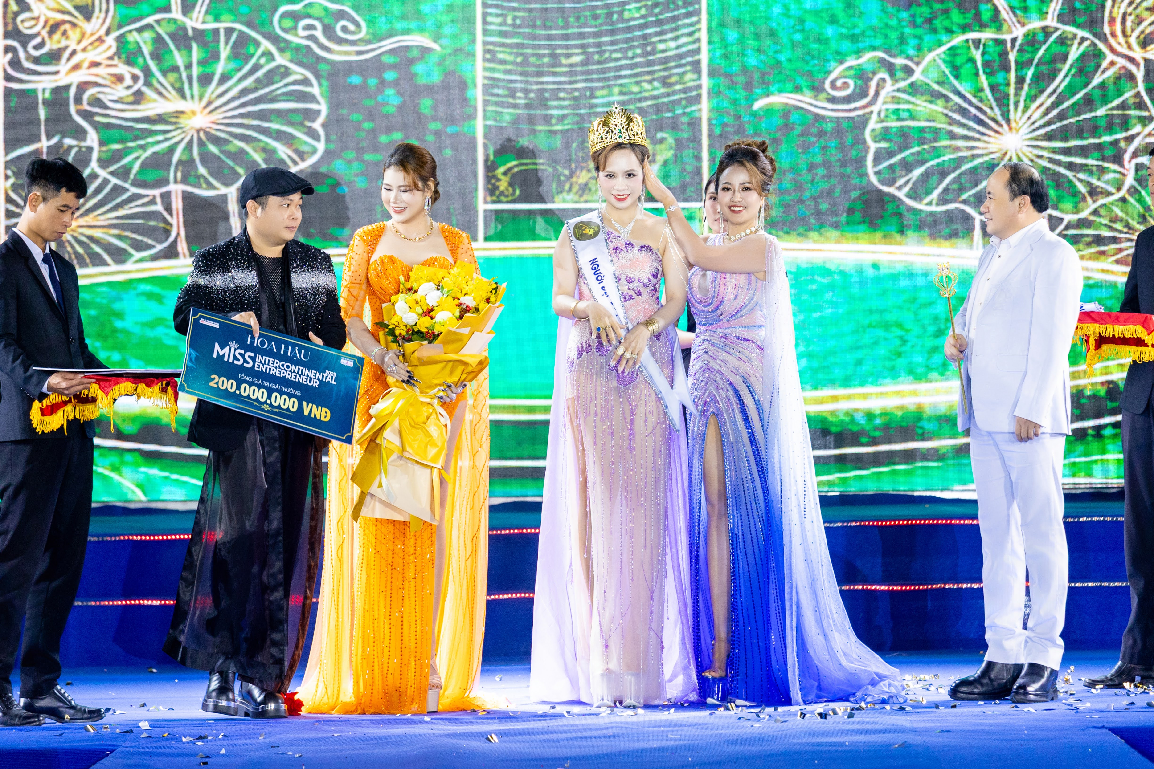 Vương miện Hoa hậu Doanh nhân Liên Lục Địa 2025 gọi tên người đẹp Nguyễn Thị Tâm - 2