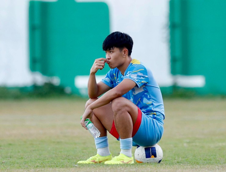 “Người hùng” Văn Thuận hưng phấn, thầy Kim lo chỉnh hàng thủ U22 Việt Nam - 3