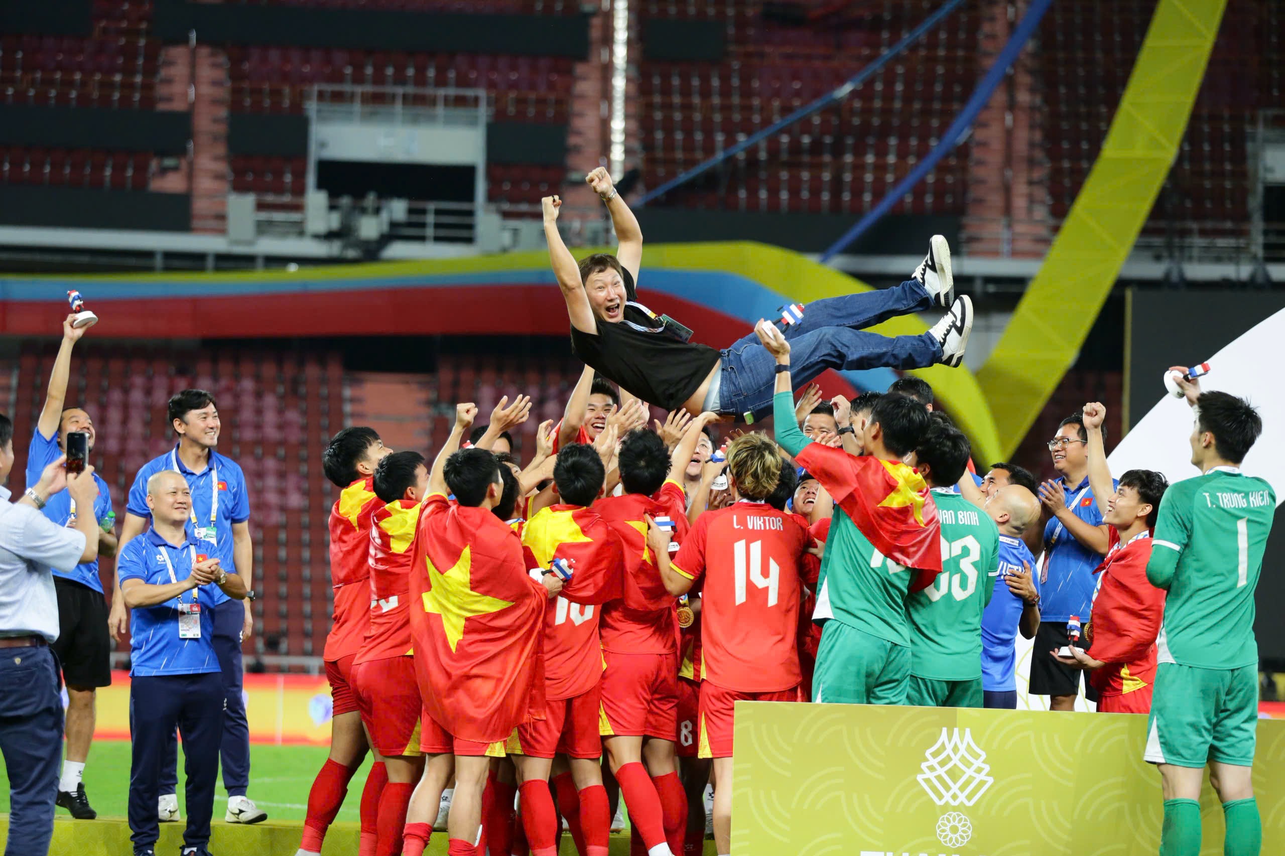 U22 Việt Nam vô địch SEA Games 33: Bùng nổ những phút điên rồ, cảm ơn thầy Kim - 1
