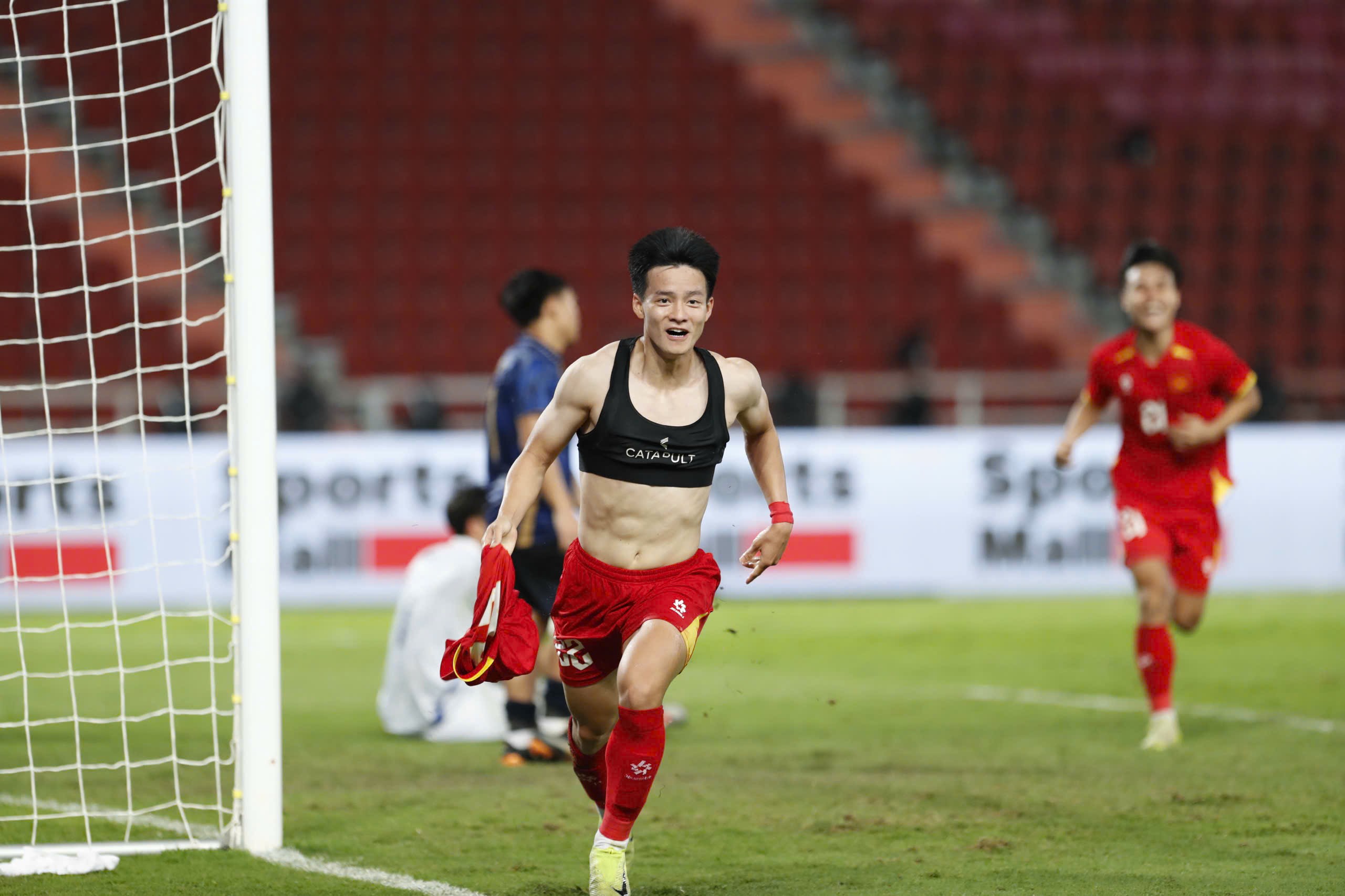 U22 Việt Nam vô địch SEA Games 33: Bùng nổ những phút điên rồ, cảm ơn thầy Kim - 3