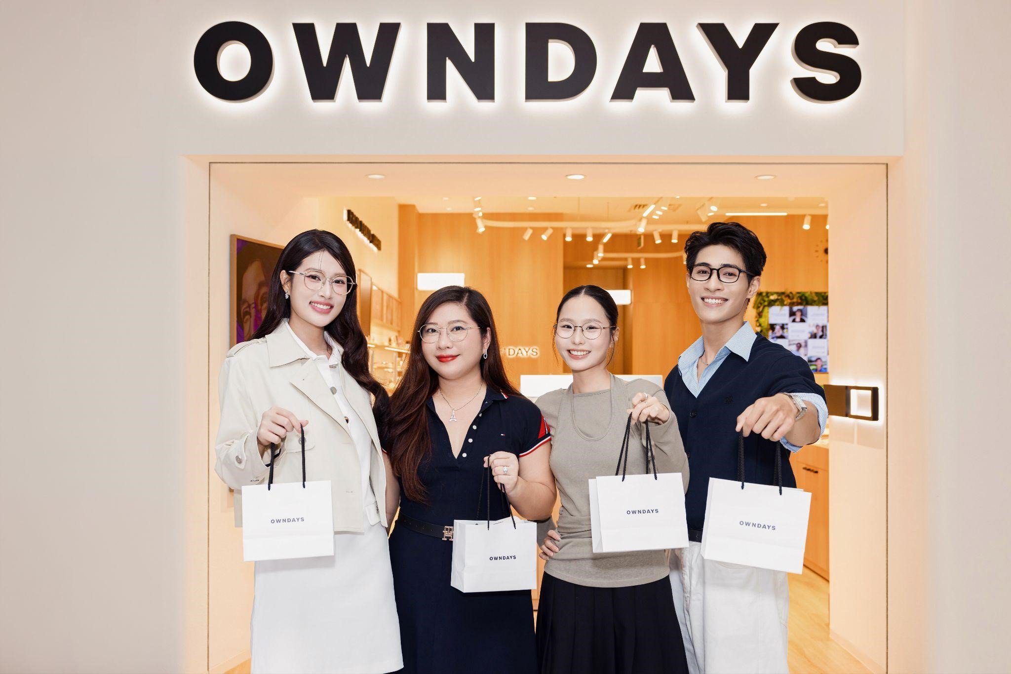 Khai trương OWNDAYS Sense City: Không gian kính mắt Nhật Bản thu hút Hoa hậu Thiên Ân, Diễn viên Trần Hiếu đến check-in - 1