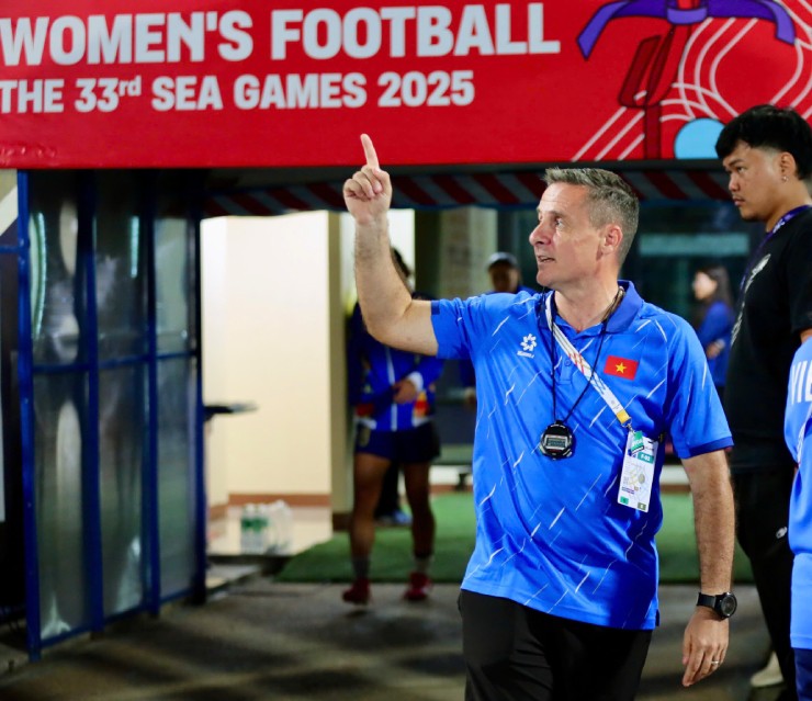 Trợ lý HLV Mai Đức Chung đi tìm trọng tài sau chung kết, chất vấn quan chức SEA Games - 4
