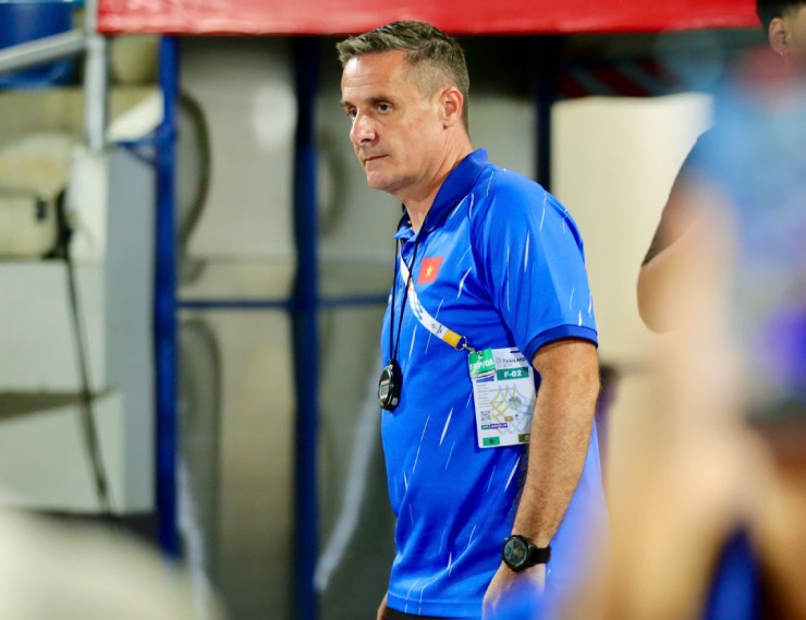 Trợ lý HLV Mai Đức Chung đi tìm trọng tài sau chung kết, chất vấn quan chức SEA Games - 1