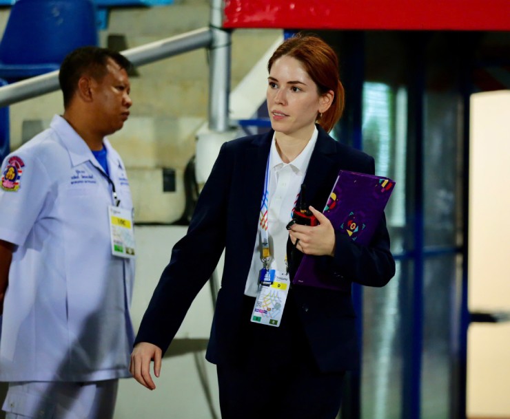 Trợ lý HLV Mai Đức Chung đi tìm trọng tài sau chung kết, chất vấn quan chức SEA Games - 8