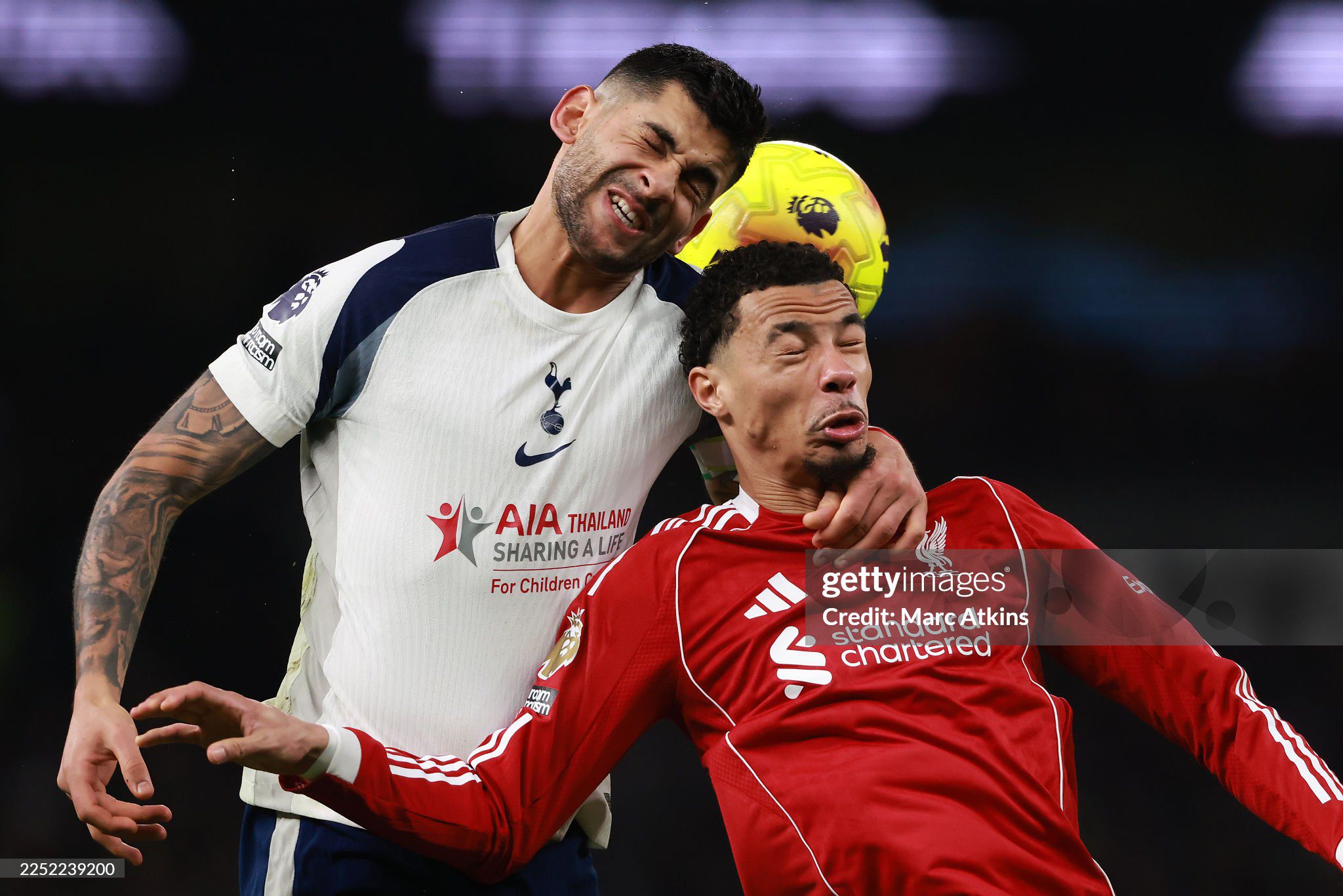 Liverpool thắng nhọc Tottenham: Cuộc chơi của kẻ "sợ thua", Frank hay Slot đều tệ - 1