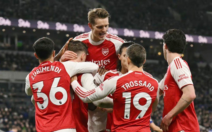 Arsenal thắng xấu xí: Bản lĩnh vượt qua áp lực, chờ phá "lời nguyền Giáng sinh" - 1