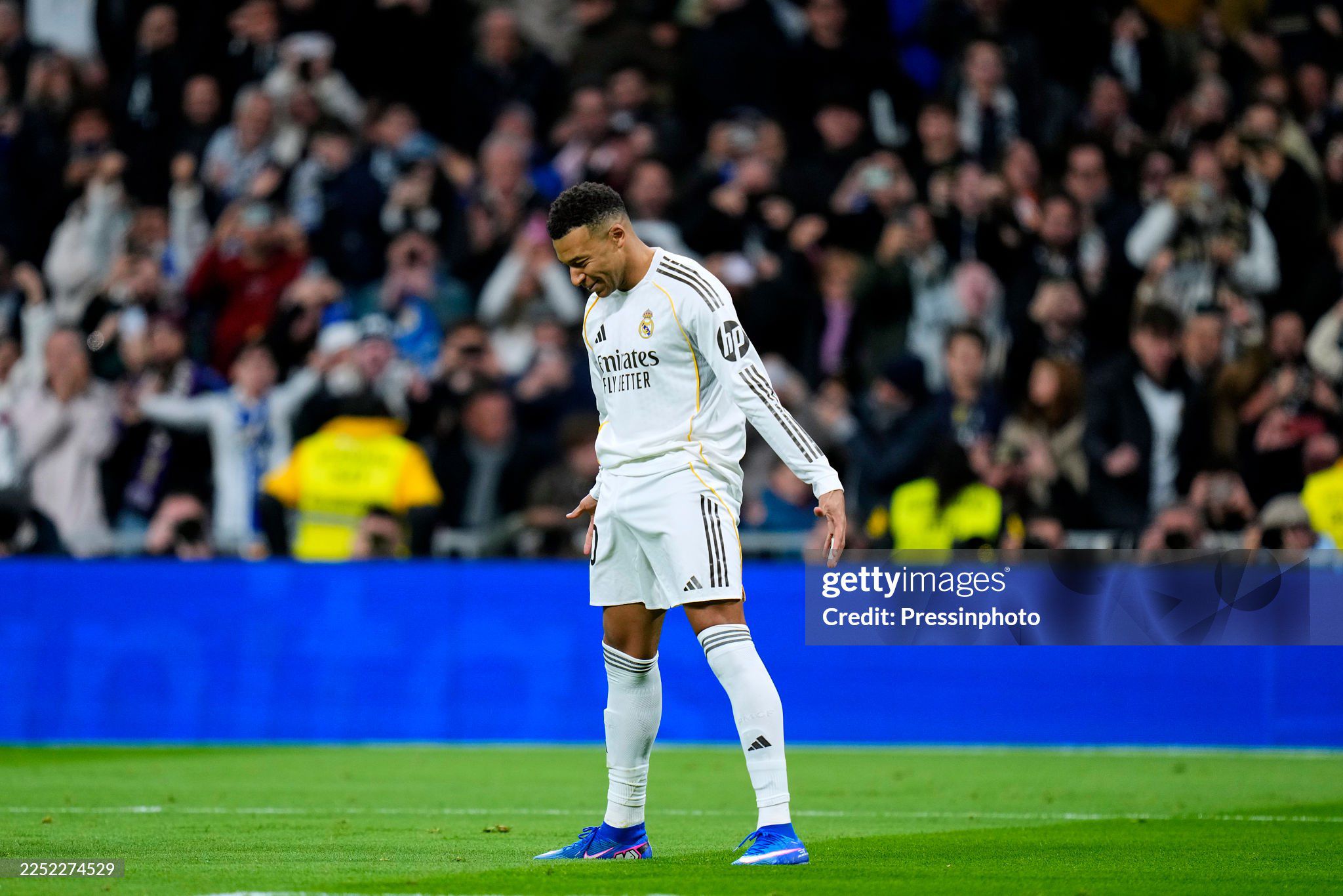 Mbappe đón sinh nhật 27 tuổi: San bằng kỷ lục của CR7, bất ngờ ăn mừng theo kiểu "Siu" - 1