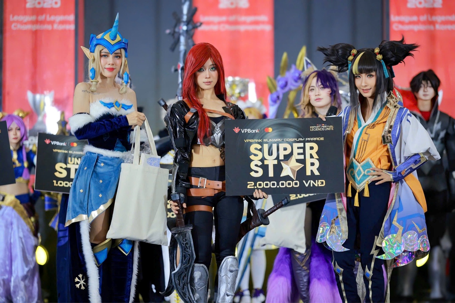 Cosplayer Việt “bung skill” trên sàn diễn lớn nhất mùa lễ hội eSports cuối năm VPBank Runway Cosplay Contest - 4