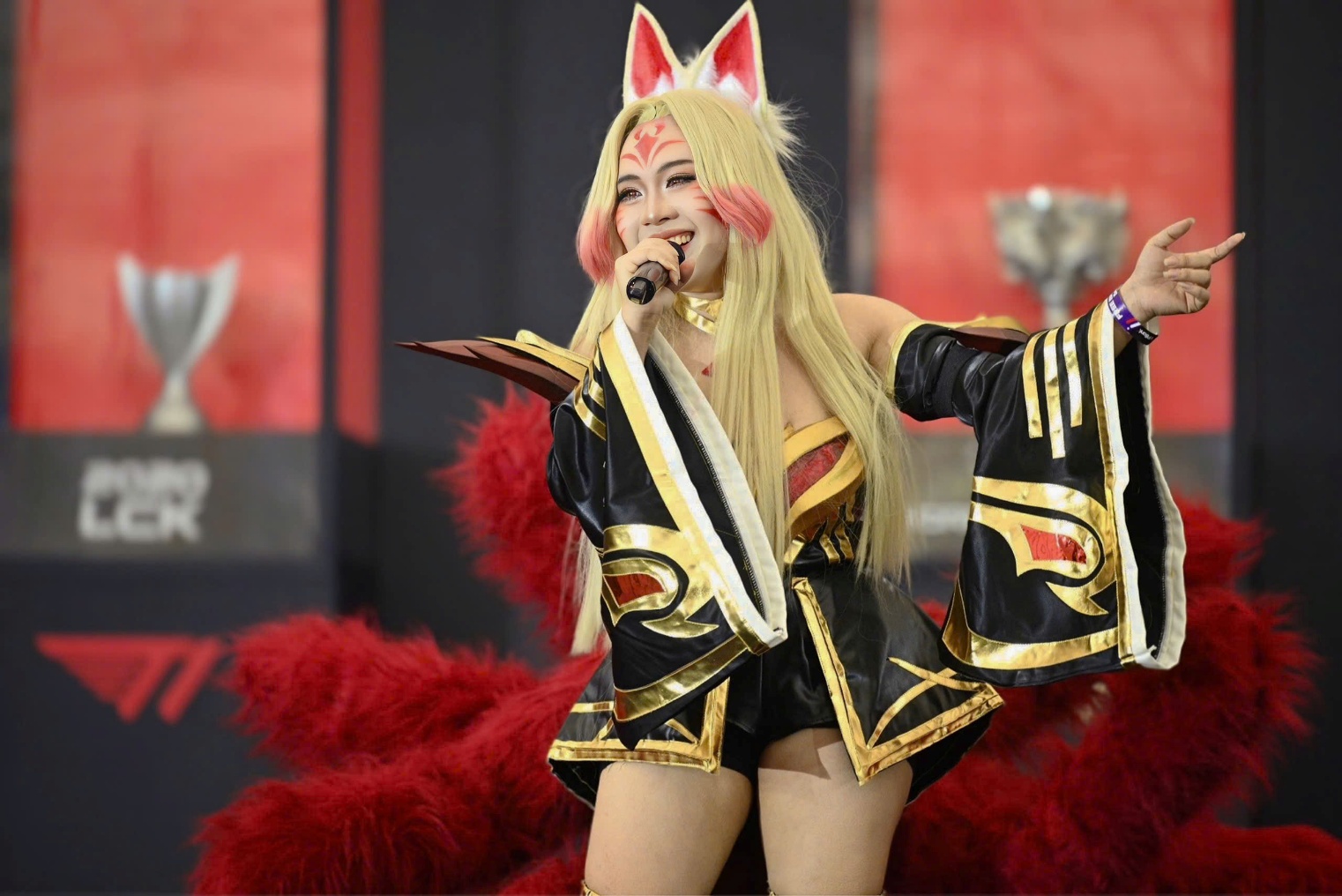 Cosplayer Việt “bung skill” trên sàn diễn lớn nhất mùa lễ hội eSports cuối năm VPBank Runway Cosplay Contest - 3