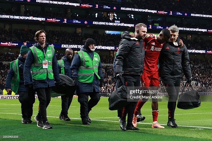 Cập nhật chấn thương Isak: Liverpool lo ngại "bom tấn" 125 triệu bảng gãy chân - 9