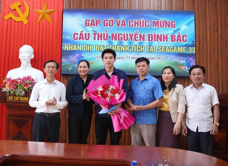 Đình Bắc "sĩ cả đời" vì vinh dự đặc biệt, fan sáng tác thơ tặng người hùng SEA Games - 2