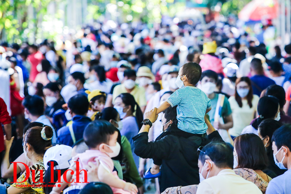 Hàng nghìn người đổ về, Thảo Cầm Viên đông đúc ngày đầu năm mới - 9