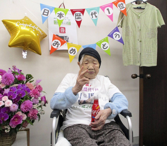 Cụ bà cao tuổi nhất thế giới sinh nhật lần thứ 119: 'Bí quyết sống lâu là ăn món ngon' - 1