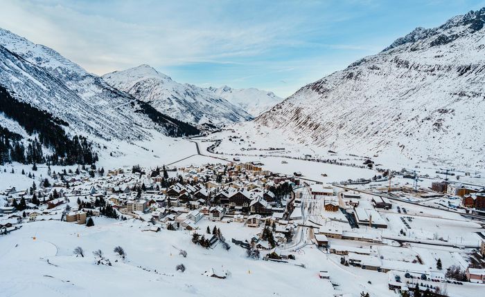 Du khách Việt 'lạc' vào ngôi làng băng tuyết đẹp 'rụng tim' ở Thụy Sĩ - 1