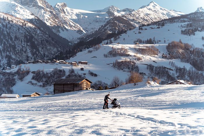 Du khách Việt 'lạc' vào ngôi làng băng tuyết đẹp 'rụng tim' ở Thụy Sĩ - 15