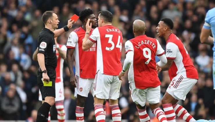 Tin mới nhất bóng đá tối 5/1: Arsenal nhận án phạt từ FA - 1