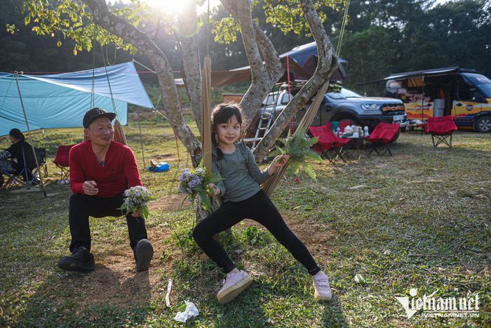 Bố Hà Nội chi gần 2 tỷ làm nhà di động, sắm cano đưa con gái vi vu khắp nơi - 11