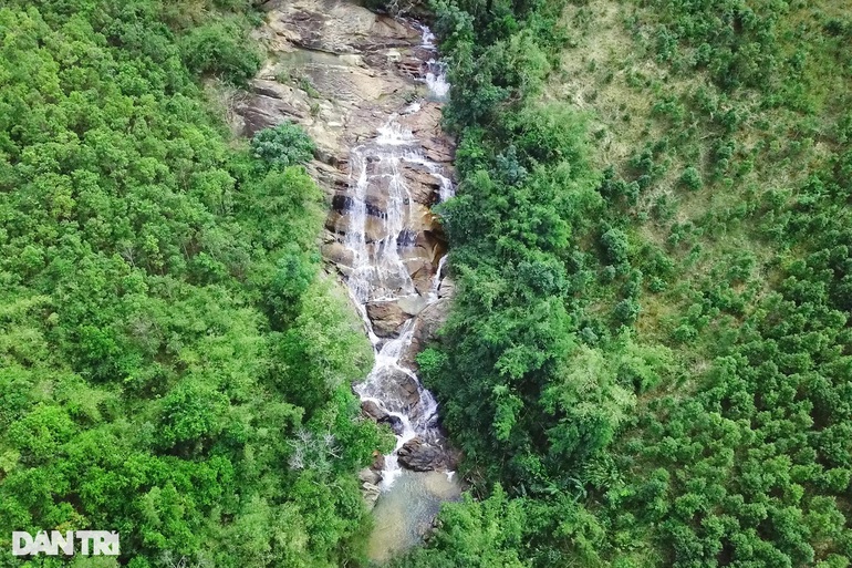 Khám phá thác Rơ Tu nằm ẩn sâu trong rừng xanh Gia Lai - 1
