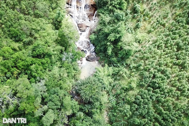 Khám phá thác Rơ Tu nằm ẩn sâu trong rừng xanh Gia Lai - 2