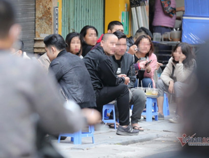 Chuyển động - Quận Hoàn Kiếm thông tin vị trí bán cà phê, hàng ăn trên vỉa hè