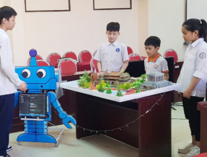 Chuyện hay - Robot hướng dẫn viên du lịch - phần mềm sáng tạo của học sinh Hà Nội