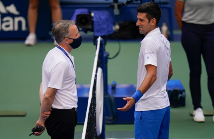 Djokovic bị đào xới chuyện quá khứ: Tin đồn lừa dối vợ, gây hấn trọng tài - 4