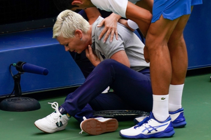Djokovic bị đào xới chuyện quá khứ: Tin đồn lừa dối vợ, gây hấn trọng tài - 5