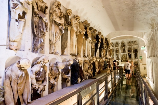 Bí ẩn hầm mộ cổ lớn nhất châu Âu chứa hàng nghìn xác ướp trẻ em - 5