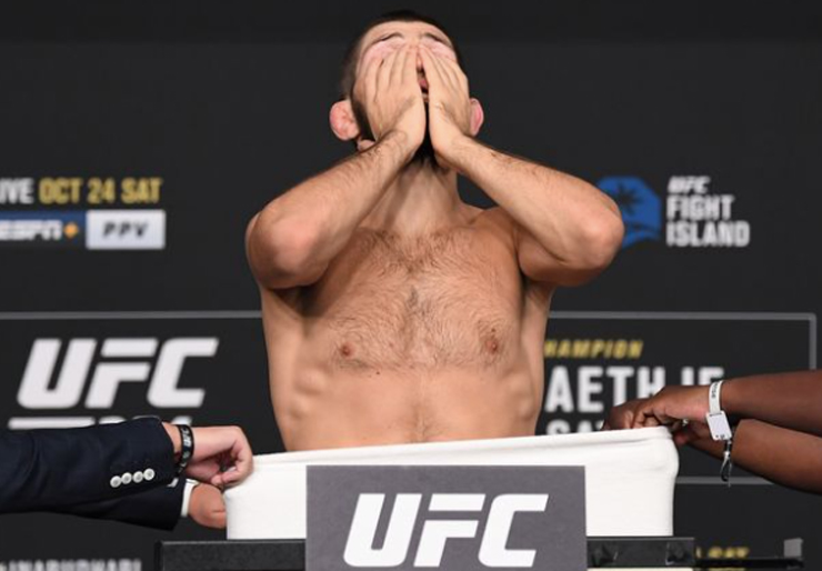 "Đại bàng" Khabib bị knock-out tới bật khóc, không phải "Độc cô cầu bại" - 1