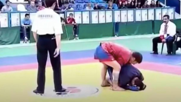 "Đại bàng" Khabib bị knock-out tới bật khóc, không phải "Độc cô cầu bại" - 2