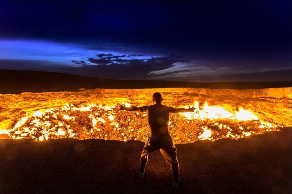 Giải mã bí ẩn 'Cổng Địa ngục' rực cháy trên sa mạc suốt 50 năm - 5
