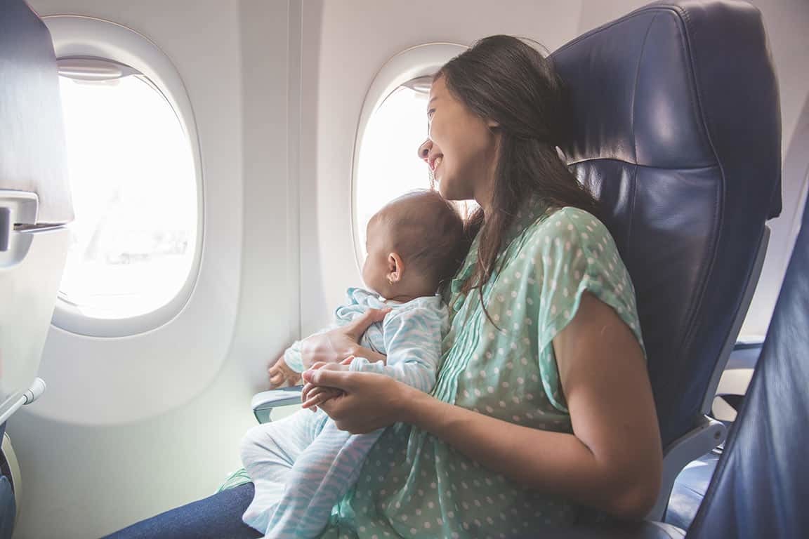 Ba khu vực ghế ngồi tốt nhất trên máy bay khi đi cùng trẻ nhỏ - 1