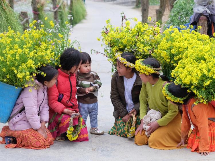 Cô bé 2 tuổi “phượt” Tây Bắc, thêm vào check-list 33 tỉnh thành đã khám phá