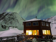Nằm trên sông băng, đây là khách sạn sang trọng xa xôi nhất thế giới