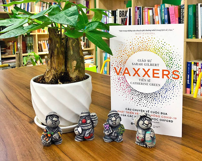 Tặng 1000 cuốn sách “Vaxxers: Câu chuyện về cuộc đua phát triển vắc-xin chống Covid-19 của các nhà khoa học Oxford” - 1