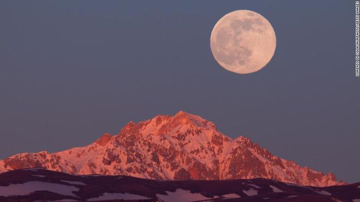 Chùm ảnh tuyệt đẹp về kỳ trăng đầu tiên của năm 2022: Trăng Sói - 3