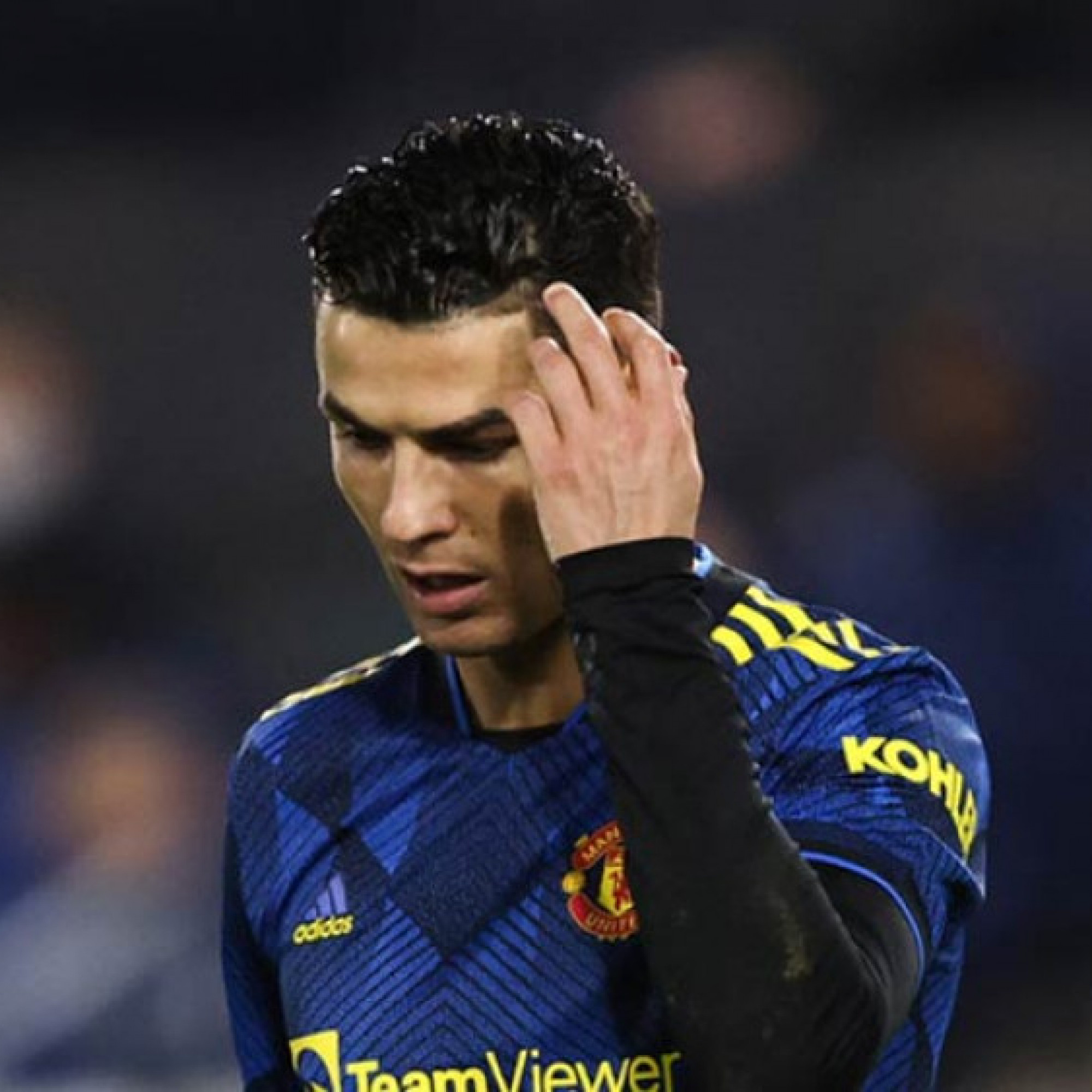  - Ronaldo có thể bị cắt lương 25%: Sếp MU bó tay, không top 4 là ra đi