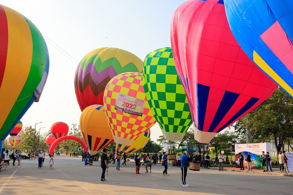 Cuối tuần ở Sài Gòn: Ngắm nhìn đoàn khinh khí cầu rực rỡ bay lượn trên bầu trời - 3