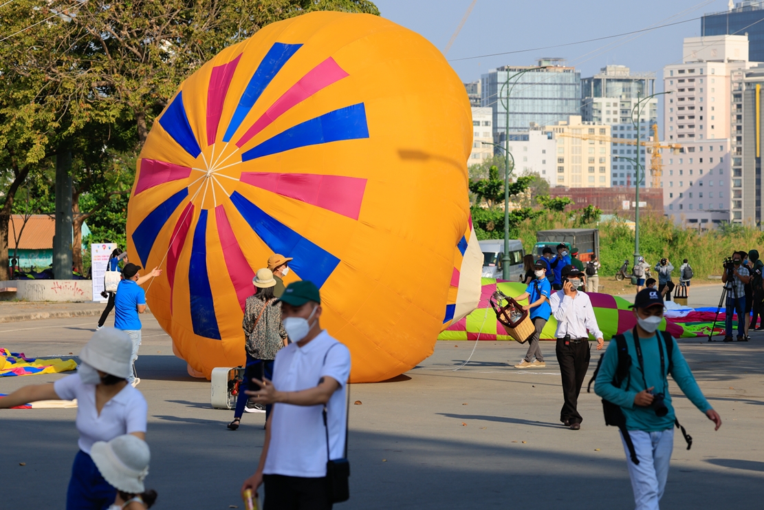 Cuối tuần ở Sài Gòn: Ngắm nhìn đoàn khinh khí cầu rực rỡ bay lượn trên bầu trời - 11