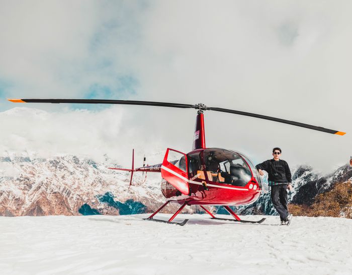 Chàng trai Việt chi 5 triệu 'phi' trực thăng ngắm núi tuyết cao 5.600 m - 3