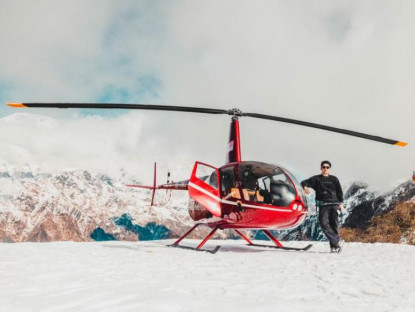  - Chàng trai Việt chi 5 triệu 'phi' trực thăng ngắm núi tuyết cao 5.600 m