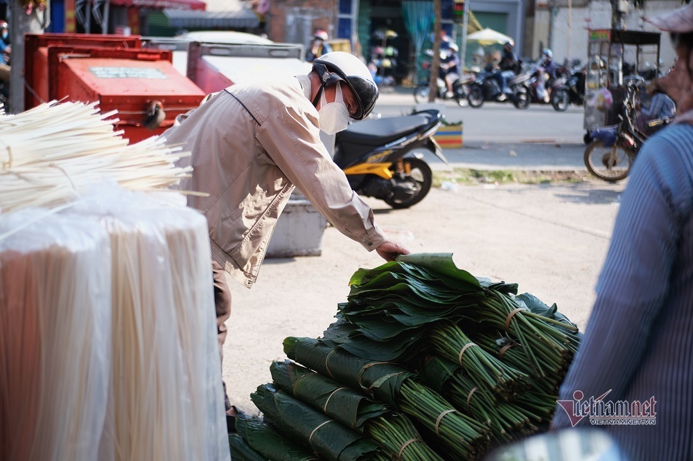Chợ lá dong nổi tiếng Sài thành, nằm vỉa hè hóng một mùa Tết lịch sử - 2